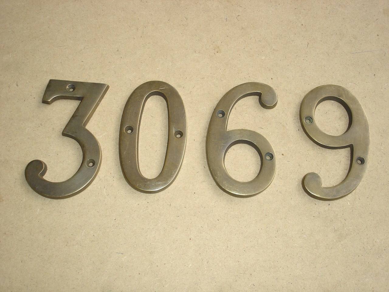 Brass letter size high 10 cm.
